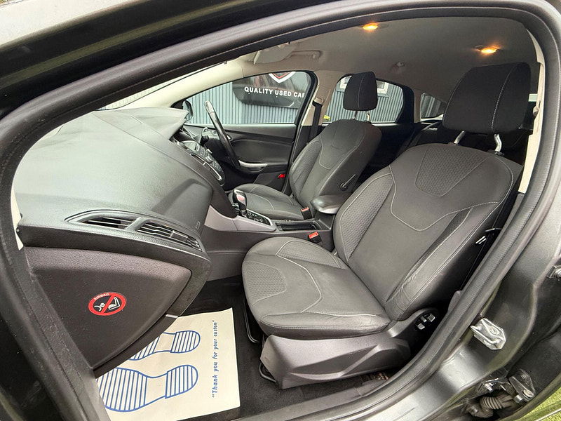 Ford Focus 1.6 Zetec Hatchback 5dr Petrol Powershift Euro 6 (125 ps) 5dr Automatic 2025