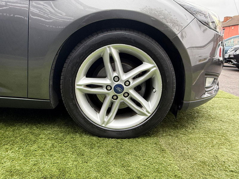 Ford Focus 1.6 Zetec Hatchback 5dr Petrol Powershift Euro 6 (125 ps) 5dr Automatic 2025