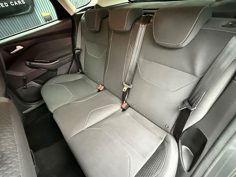 Ford Focus 1.6 Zetec Hatchback 5dr Petrol Powershift Euro 6 (125 ps) 5dr Automatic 2025