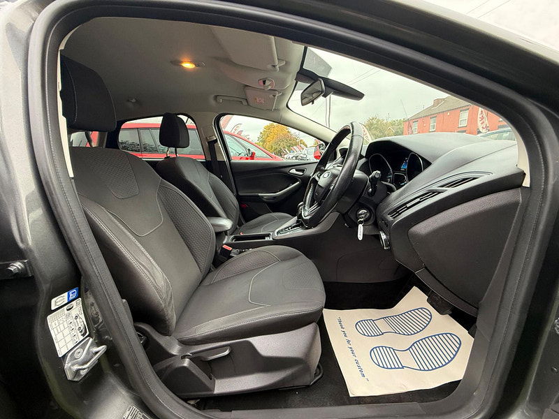 Ford Focus 1.6 Zetec Hatchback 5dr Petrol Powershift Euro 6 (125 ps) 5dr Automatic 2025