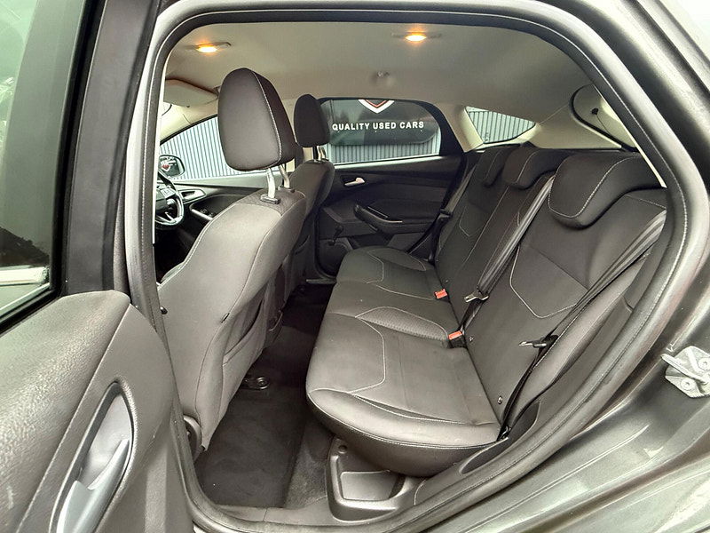 Ford Focus 1.6 Zetec Hatchback 5dr Petrol Powershift Euro 6 (125 ps) 5dr Automatic 2025