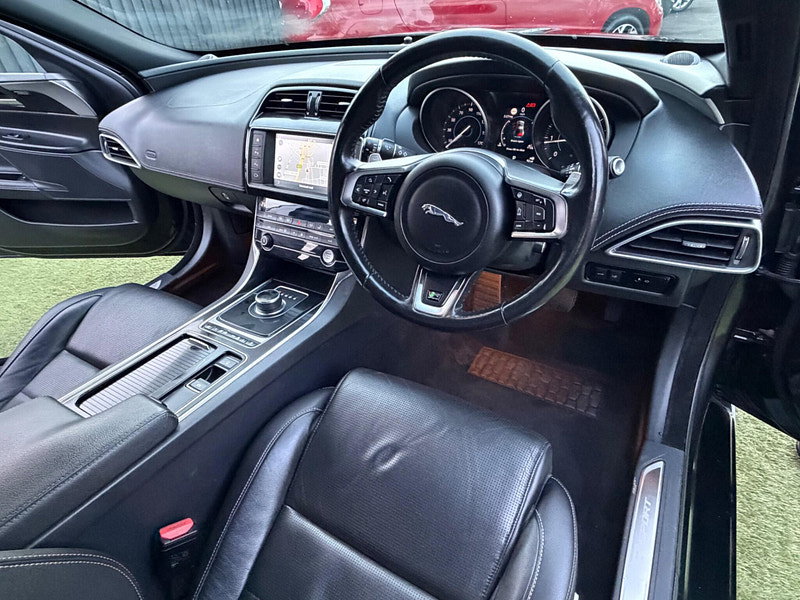 Jaguar XE 2.0d R-Sport Saloon 4dr Diesel Auto AWD Euro 6 (s/s) (240 ps) 4dr Automatic 2026