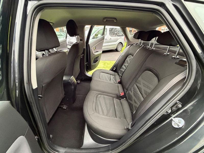 Kia Ceed 1.4 VR7 Hatchback 5dr Petrol Manual Euro 5 (98 bhp) 5dr Manual 2026