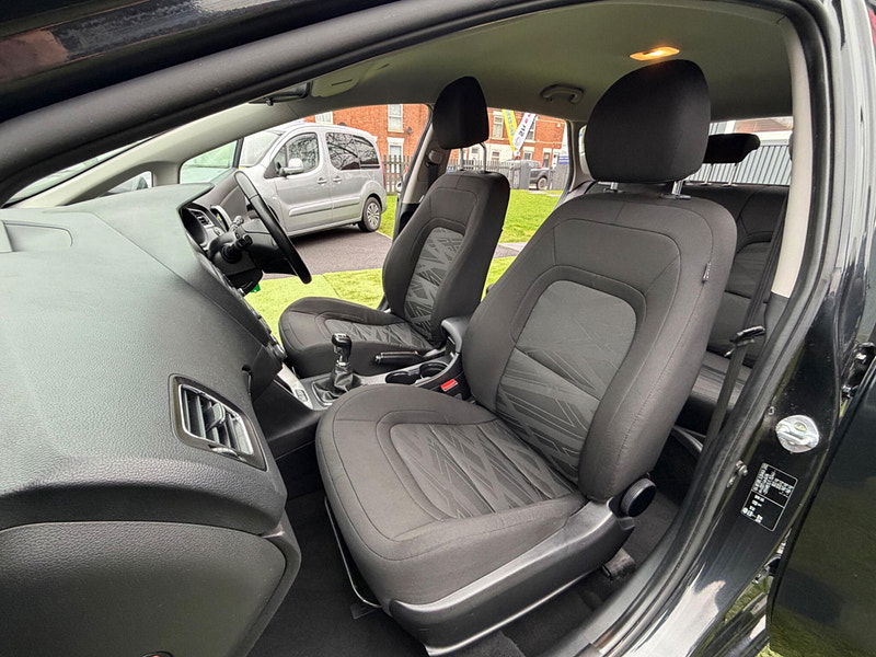 Kia Ceed 1.4 VR7 Hatchback 5dr Petrol Manual Euro 5 (98 bhp) 5dr Manual 2026