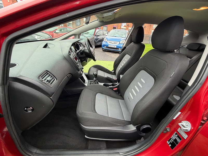 Kia Ceed 1.6 CRDi EcoDynamics 2 Hatchback 5dr Diesel Manual Euro 5 (s/s) (126 bhp) 5dr Manual 2026