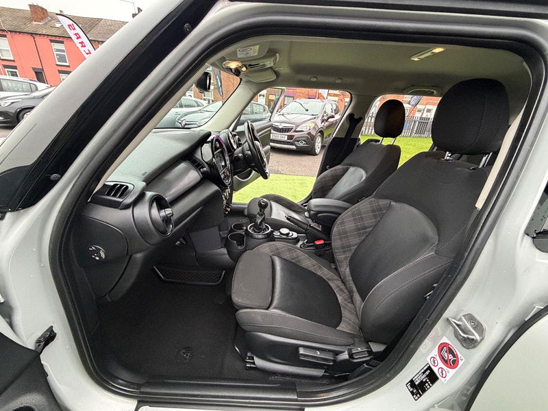 MINI Hatch 1.5 Cooper D Hatchback 5dr Diesel Manual Euro 6 (s/s) (116 ps) 5dr Manual 2026