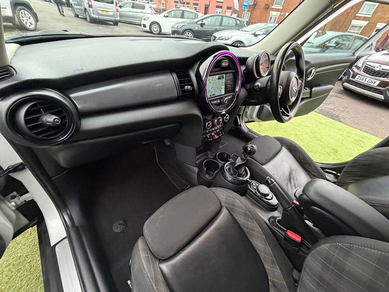 MINI Hatch 1.5 Cooper D Hatchback 5dr Diesel Manual Euro 6 (s/s) (116 ps) 5dr Manual 2026