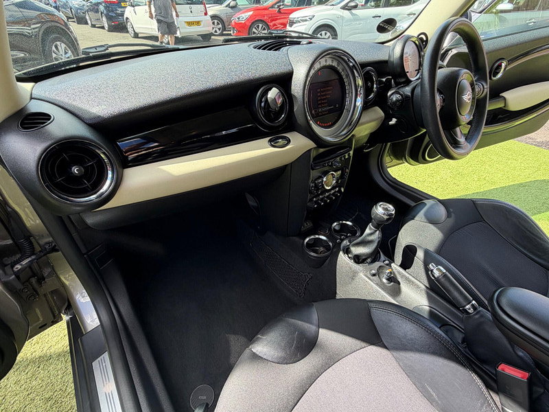 MINI Hatch 1.6 Cooper Hatchback 3dr Petrol Manual Euro 5 (s/s) (122 ps) 3dr Manual 2026