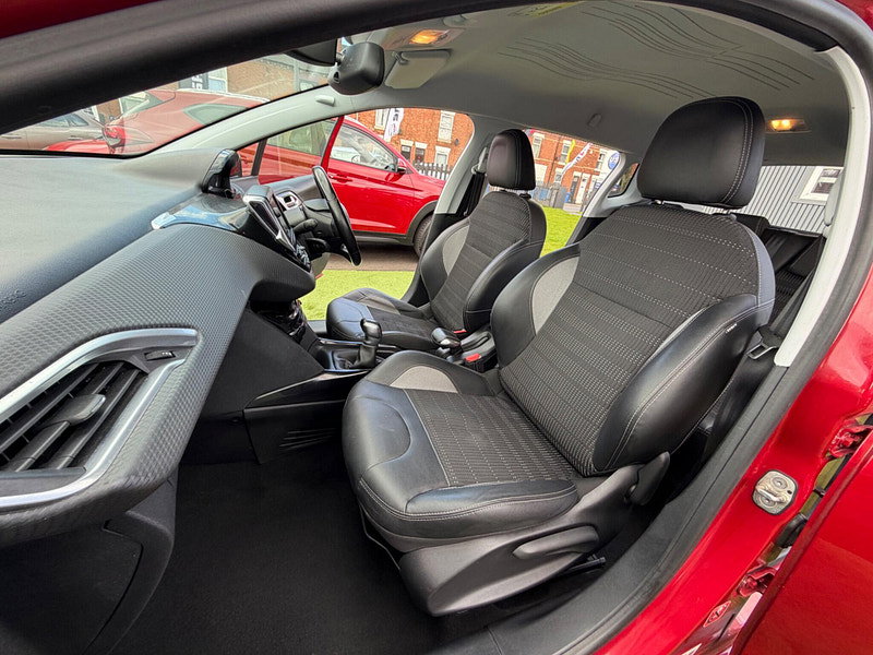 Peugeot 2008 1.2 PureTech Allure SUV 5dr Petrol Manual Euro 6 (82 ps) 5dr Manual 2026