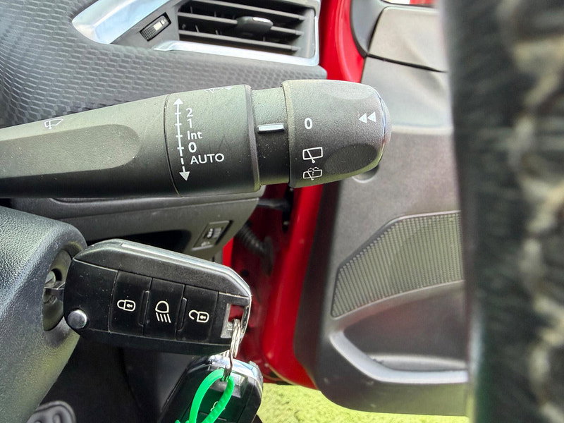 Peugeot 2008 1.2 PureTech Allure SUV 5dr Petrol Manual Euro 6 (82 ps) 5dr Manual 2026