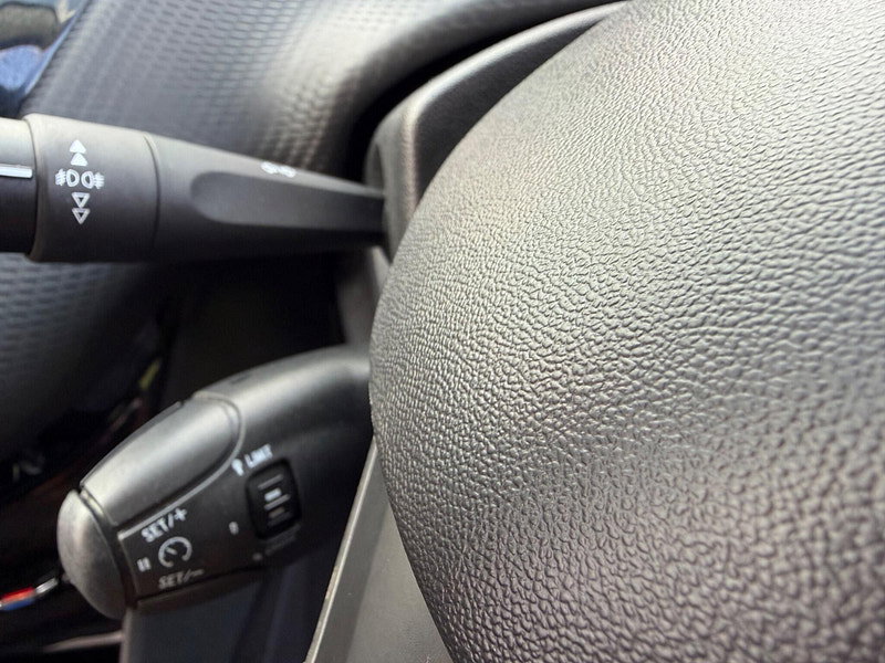 Peugeot 2008 1.2 PureTech Allure SUV 5dr Petrol Manual Euro 6 (82 ps) 5dr Manual 2026