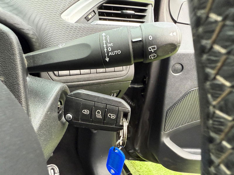 Peugeot 2008 1.6 BlueHDi Allure SUV 5dr Diesel Manual Euro 6 (100 ps) 5dr Manual 2025