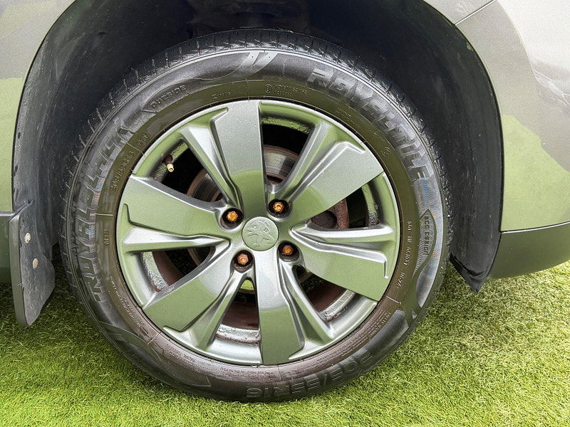 Peugeot 2008 1.6 e-HDi Allure SUV 5dr Diesel EGC Euro 5 (s/s) (92 ps) 5dr Automatic 2026