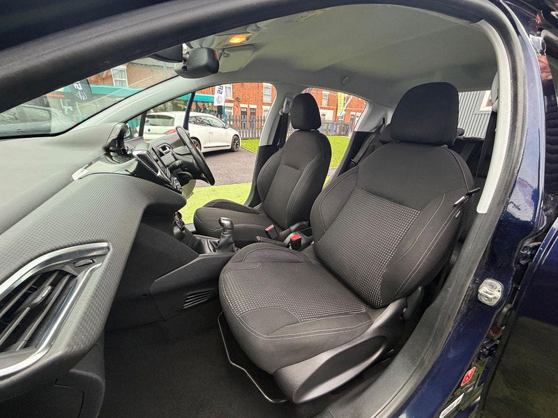 Peugeot 208 1.2 PureTech Allure Hatchback 5dr Petrol Manual Euro 6 (82 ps) 5dr Manual 2026