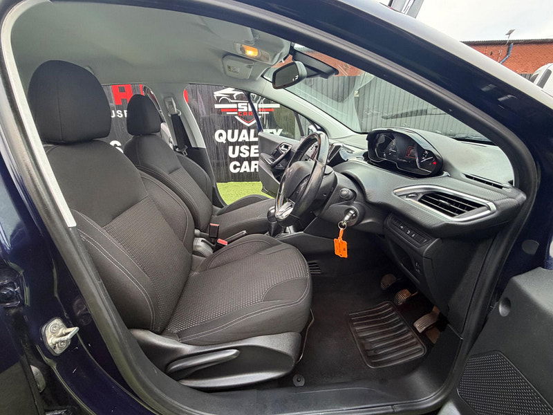 Peugeot 208 1.2 PureTech Allure Hatchback 5dr Petrol Manual Euro 6 (82 ps) 5dr Manual 2026