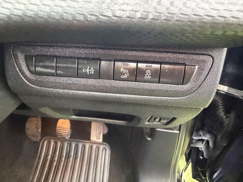 Peugeot 208 1.2 PureTech Allure Hatchback 5dr Petrol Manual Euro 6 (82 ps) 5dr Manual 2026