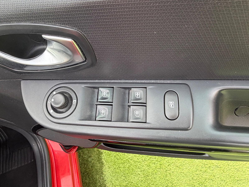 Renault Clio 1.5 dCi Dynamique S MediaNav Hatchback 5dr Diesel Manual Euro 5 (s/s) (90 ps) 5dr Manual 2026