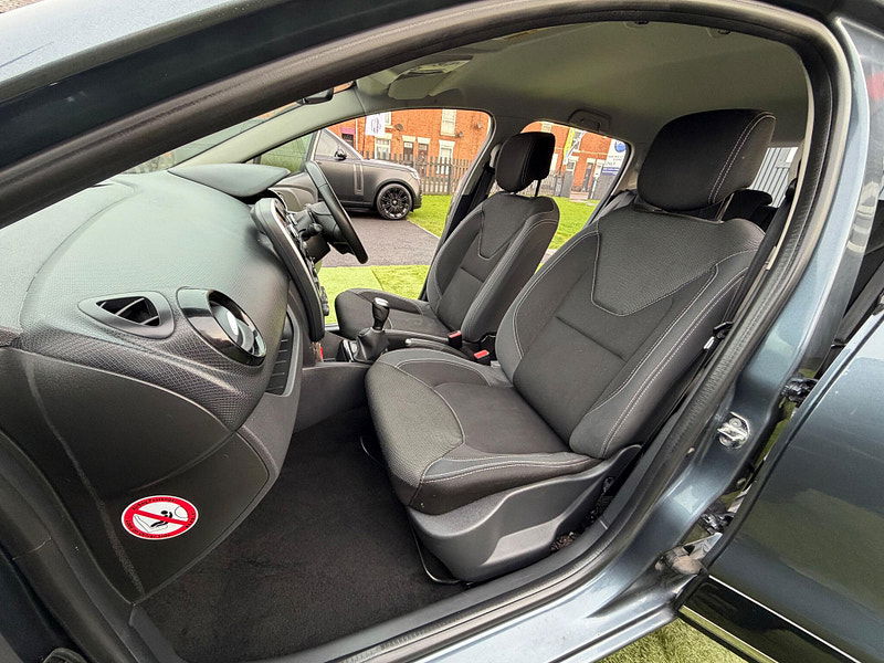 Renault Clio 1.5 dCi Play Hatchback 5dr Diesel Manual Euro 6 (s/s) (90 ps) 5dr Manual 2026