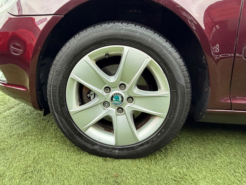 Skoda Octavia 1.4 TSI Elegance Estate 5dr Petrol DSG Euro 5 (122 ps) 5dr Automatic 2026