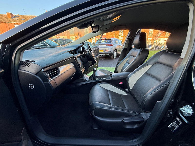 Toyota Avensis 2.0 D-4D Business Edition Plus Saloon 4dr Diesel Manual Euro 6 (s/s) (143 ps) 4dr Manual 2025