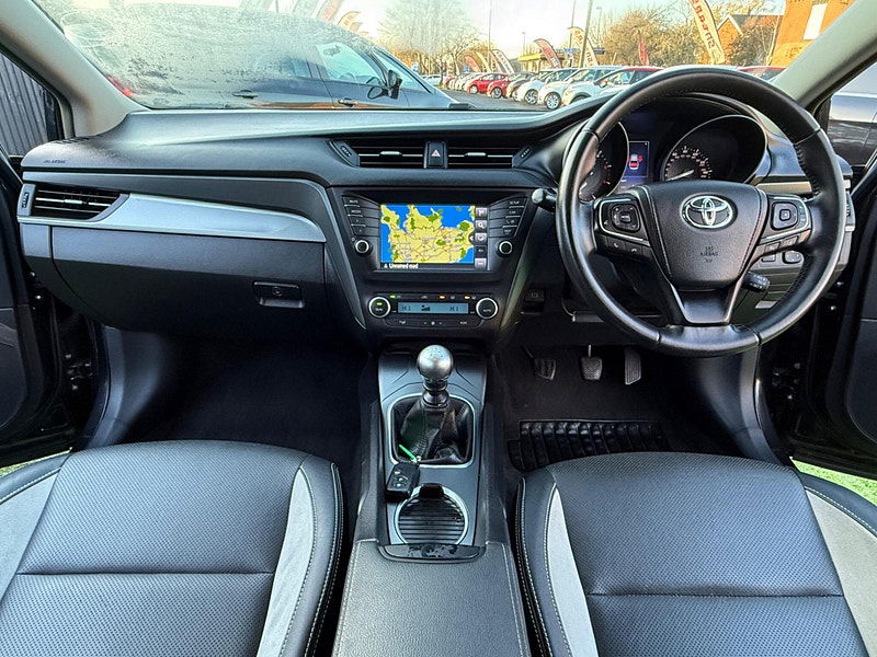 Toyota Avensis 2.0 D-4D Business Edition Plus Saloon 4dr Diesel Manual Euro 6 (s/s) (143 ps) 4dr Manual 2025