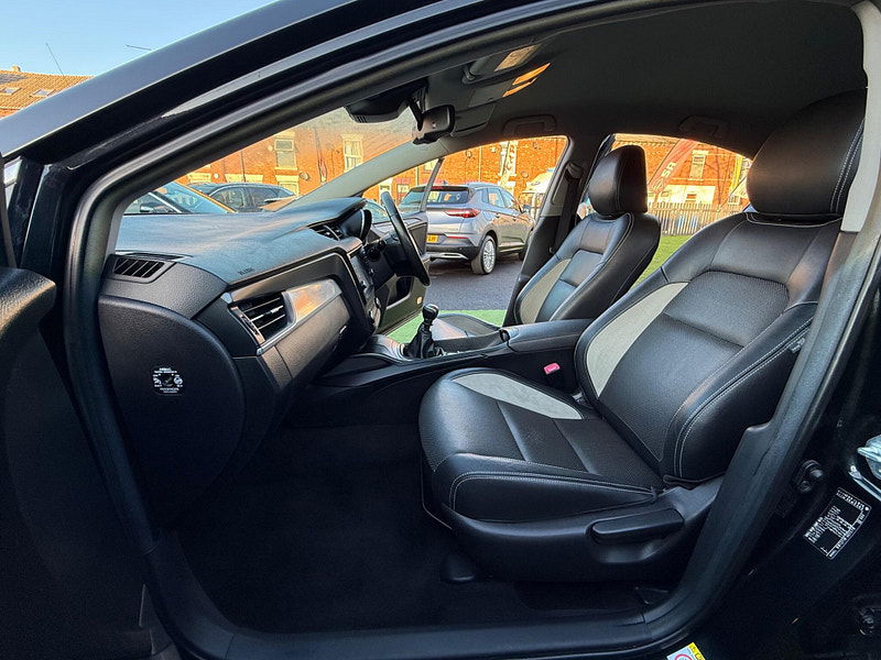 Toyota Avensis 2.0 D-4D Business Edition Plus Saloon 4dr Diesel Manual Euro 6 (s/s) (143 ps) 4dr Manual 2025