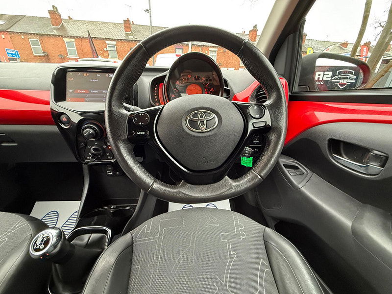 Toyota Aygo 1.0 VVT-i x-pression Hatchback 5dr Petrol Manual Euro 5 Euro 5 (68 ps) 5dr Manual 2025