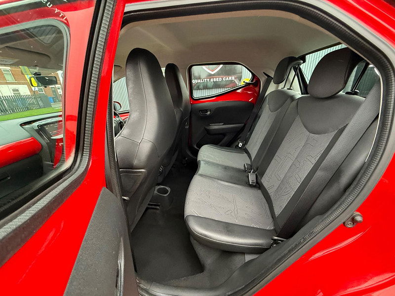 Toyota Aygo 1.0 VVT-i x-pression Hatchback 5dr Petrol Manual Euro 5 Euro 5 (68 ps) 5dr Manual 2025