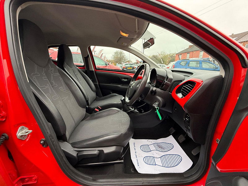 Toyota Aygo 1.0 VVT-i x-pression Hatchback 5dr Petrol Manual Euro 5 Euro 5 (68 ps) 5dr Manual 2025