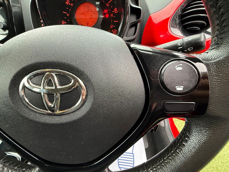 Toyota Aygo 1.0 VVT-i x-pression Hatchback 5dr Petrol Manual Euro 5 Euro 5 (68 ps) 5dr Manual 2025