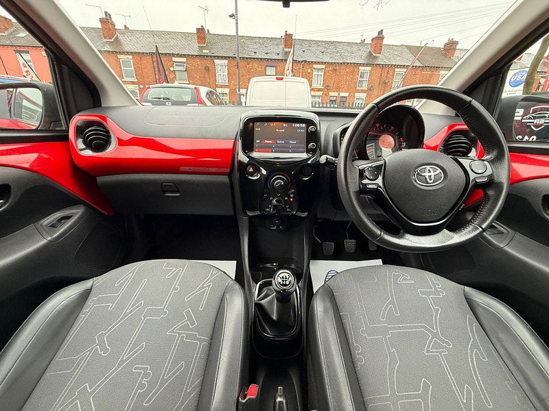 Toyota Aygo 1.0 VVT-i x-pression Hatchback 5dr Petrol Manual Euro 5 Euro 5 (68 ps) 5dr Manual 2025