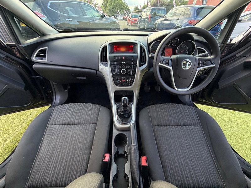 Vauxhall Astra 1.6 16v Exclusiv Hatchback 5dr Petrol Manual Euro 5 (115 ps) 5dr Manual 2026