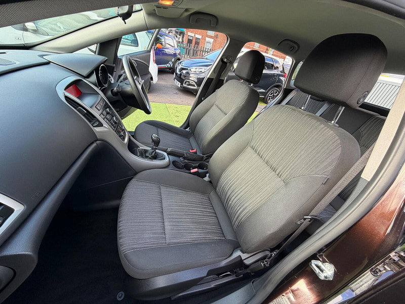 Vauxhall Astra 1.6 16v Exclusiv Hatchback 5dr Petrol Manual Euro 5 (115 ps) 5dr Manual 2026