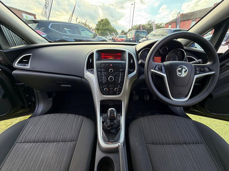 Vauxhall Astra 1.6 16v Exclusiv Hatchback 5dr Petrol Manual Euro 5 (115 ps) 5dr Manual 2026