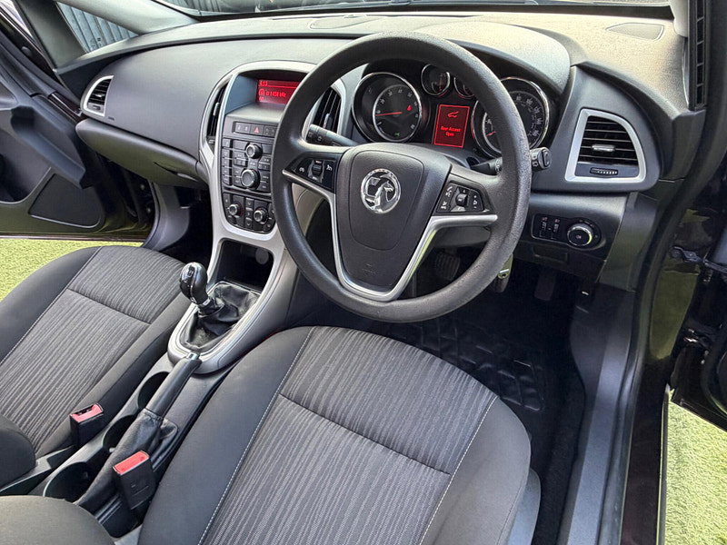 Vauxhall Astra 1.6 16v Exclusiv Hatchback 5dr Petrol Manual Euro 5 (115 ps) 5dr Manual 2026