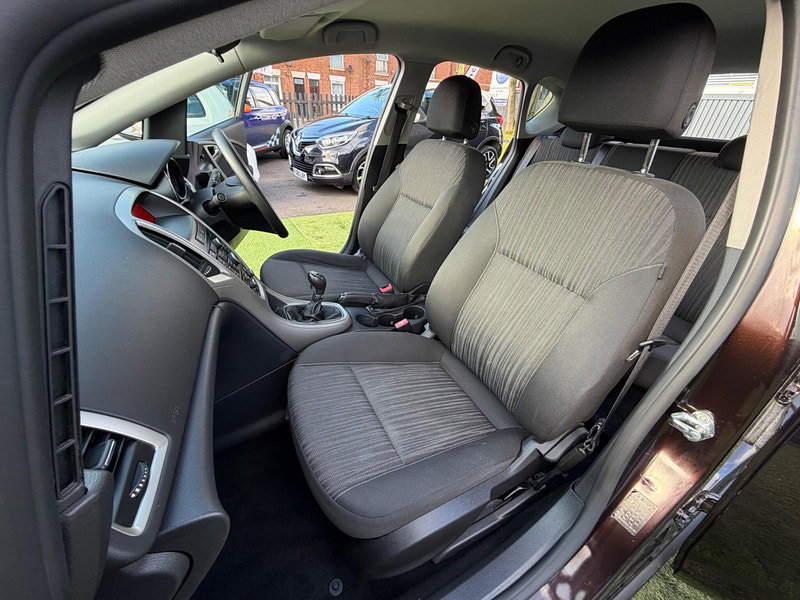 Vauxhall Astra 1.6 16v Exclusiv Hatchback 5dr Petrol Manual Euro 5 (115 ps) 5dr Manual 2026