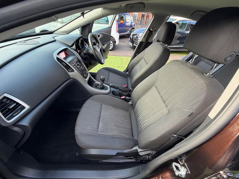Vauxhall Astra 1.6 16v Exclusiv Hatchback 5dr Petrol Manual Euro 5 (115 ps) 5dr Manual 2026