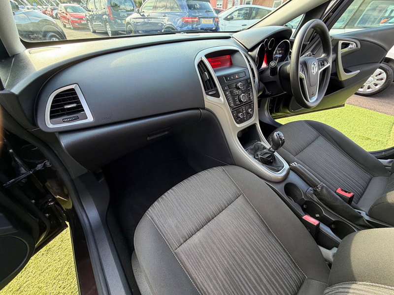 Vauxhall Astra 1.6 16v Exclusiv Hatchback 5dr Petrol Manual Euro 5 (115 ps) 5dr Manual 2026