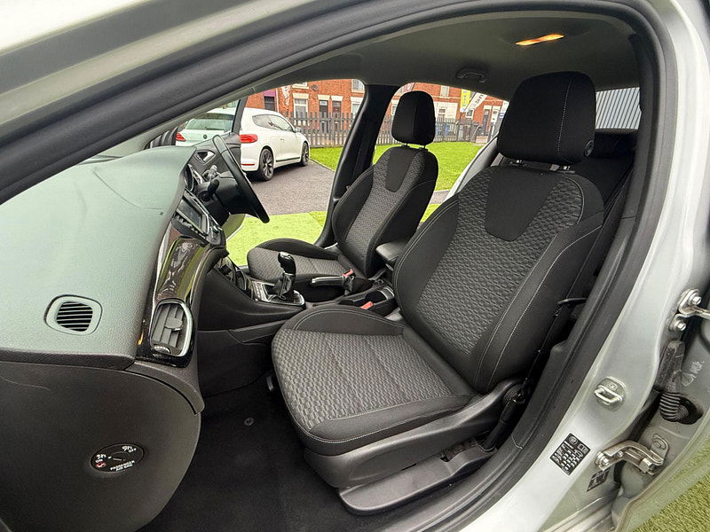 Vauxhall Astra 1.6 CDTi BlueInjection SRi Hatchback 5dr Diesel Manual Euro 6 (s/s) (136 ps) 5dr Manual 2025