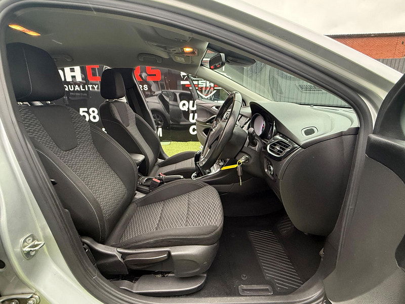 Vauxhall Astra 1.6 CDTi BlueInjection SRi Hatchback 5dr Diesel Manual Euro 6 (s/s) (136 ps) 5dr Manual 2025