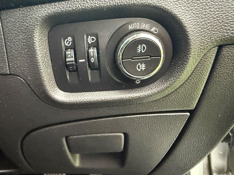 Vauxhall Astra 1.6 CDTi BlueInjection SRi Hatchback 5dr Diesel Manual Euro 6 (s/s) (136 ps) 5dr Manual 2025