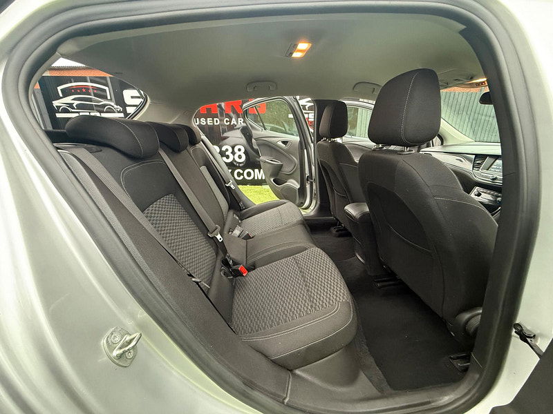 Vauxhall Astra 1.6 CDTi BlueInjection SRi Hatchback 5dr Diesel Manual Euro 6 (s/s) (136 ps) 5dr Manual 2025