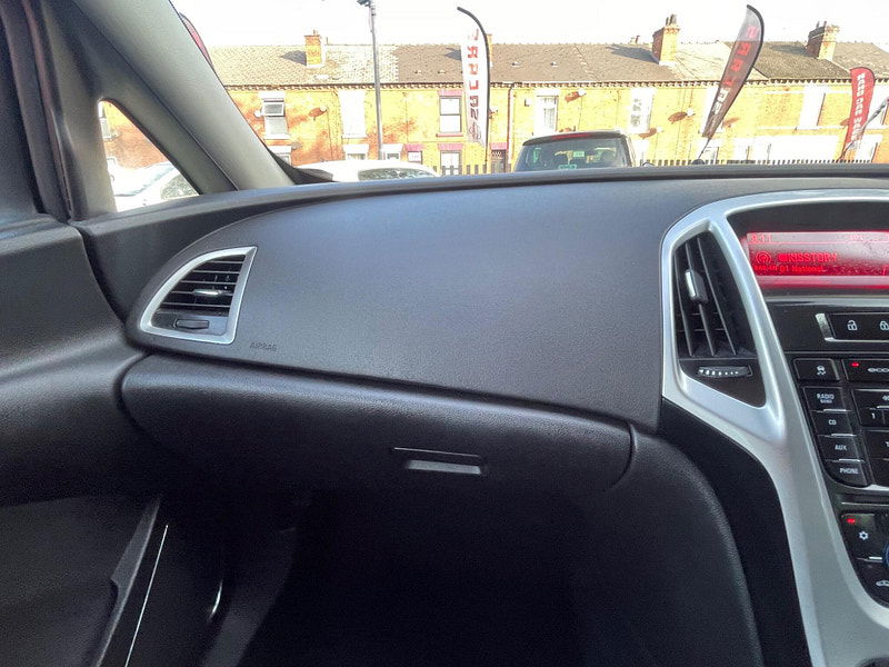 Vauxhall Astra GTC 1.4i Turbo SRi Coupe 3dr Petrol Manual Euro 6 (s/s) (140 ps) 3dr Manual 2025