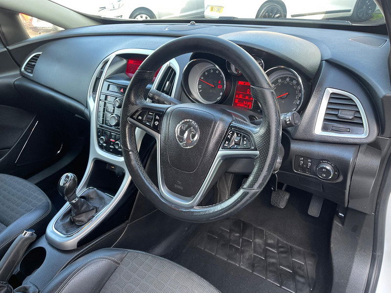 Vauxhall Astra GTC 1.4i Turbo SRi Coupe 3dr Petrol Manual Euro 6 (s/s) (140 ps) 3dr Manual 2025