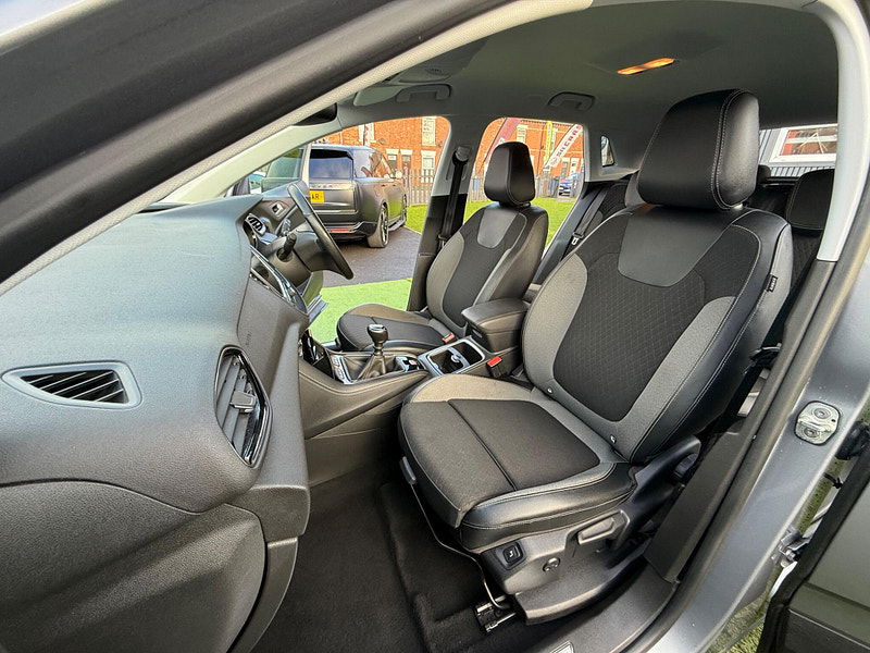 Vauxhall Grandland X 1.5 Turbo D BlueInjection Tech Line Nav Euro 6 (s/s) 5dr 5dr Manual 2025