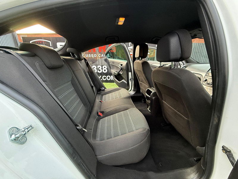 Vauxhall Insignia 1.4i Turbo Limited Edition Hatchback 5dr Petrol Manual Euro 6 (s/s) (140 ps) 5dr Manual 2025