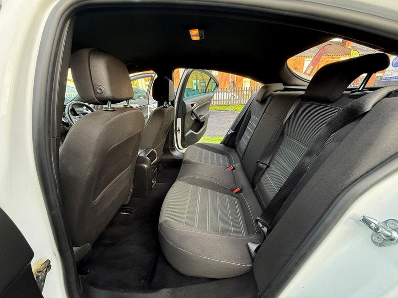 Vauxhall Insignia 1.4i Turbo Limited Edition Hatchback 5dr Petrol Manual Euro 6 (s/s) (140 ps) 5dr Manual 2025