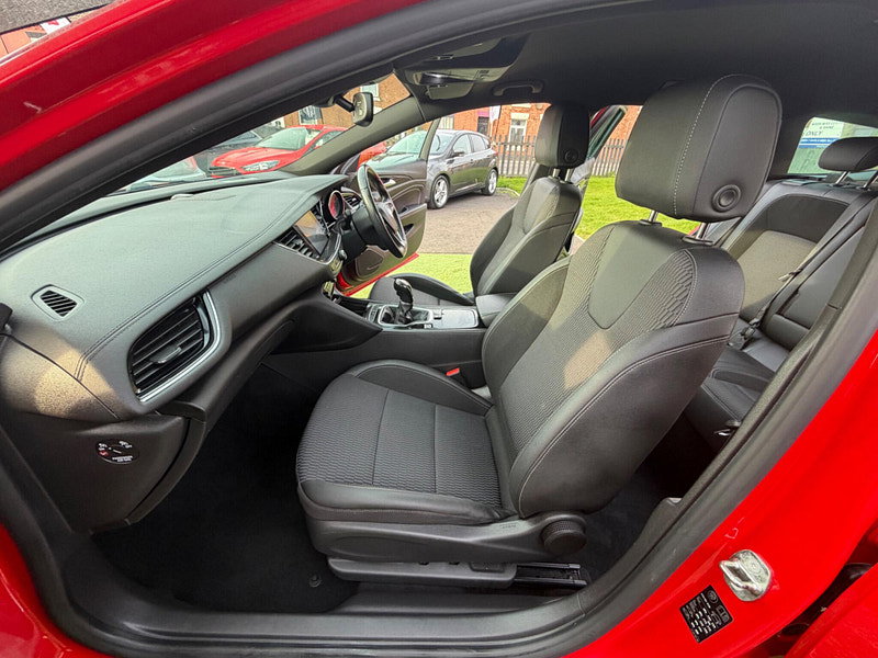 Vauxhall Insignia 2.0 Turbo D BlueInjection SRi VX Line Nav Sports Tourer 5dr Diesel Manual Euro 6 (s/s) (170 ps) 5dr Manual 2026