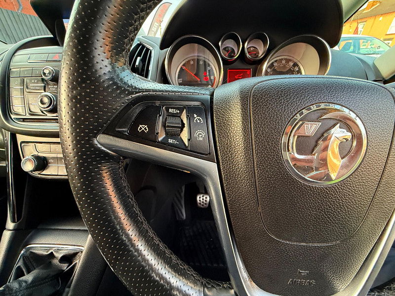 Vauxhall Zafira Tourer 1.6 CDTi ecoFLEX SRi MPV 5dr Diesel Manual Euro 6 (s/s) (136 ps) 5dr Manual 2025