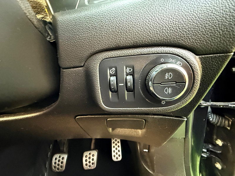 Vauxhall Zafira Tourer 1.6 CDTi ecoFLEX SRi MPV 5dr Diesel Manual Euro 6 (s/s) (136 ps) 5dr Manual 2025